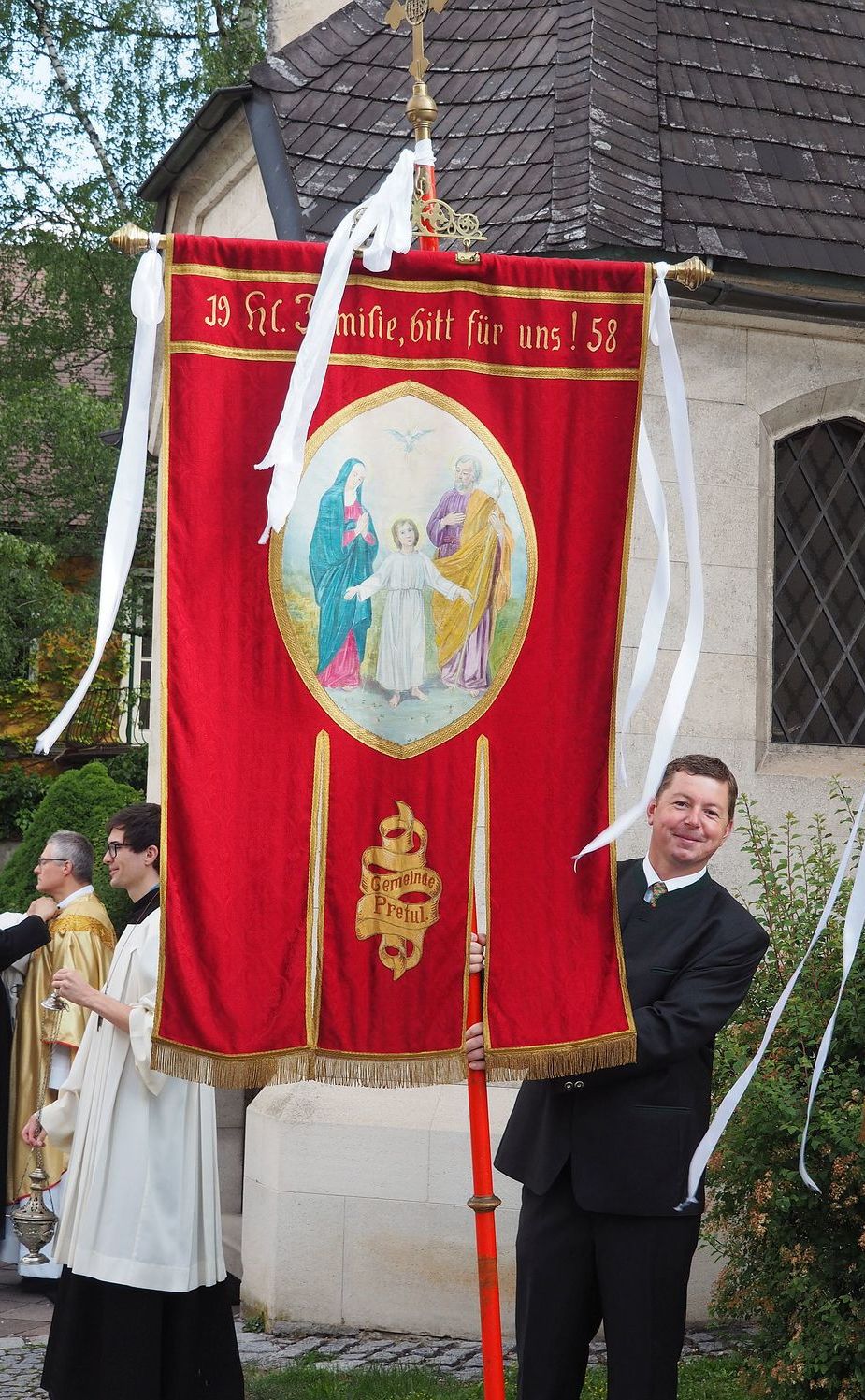 Große Fahne mit  Heiligenbild (Heilige Familie)