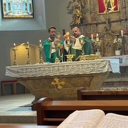 mit Pater Thomas und Diakon Rafael 