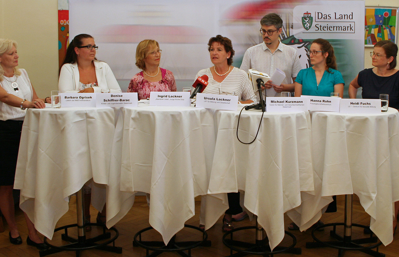 Landesrätin Ursula Lackner unterstützt den Einsatz externer SexualpädagogInnen an Schulen.