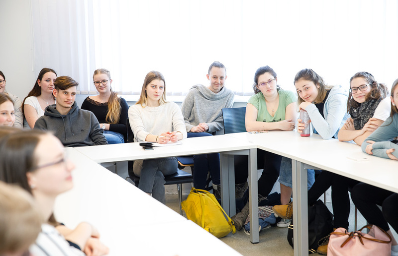 Rund 200 junge Menschen fanden sich beim Theotag im Universitätszentrum Theologie ein.