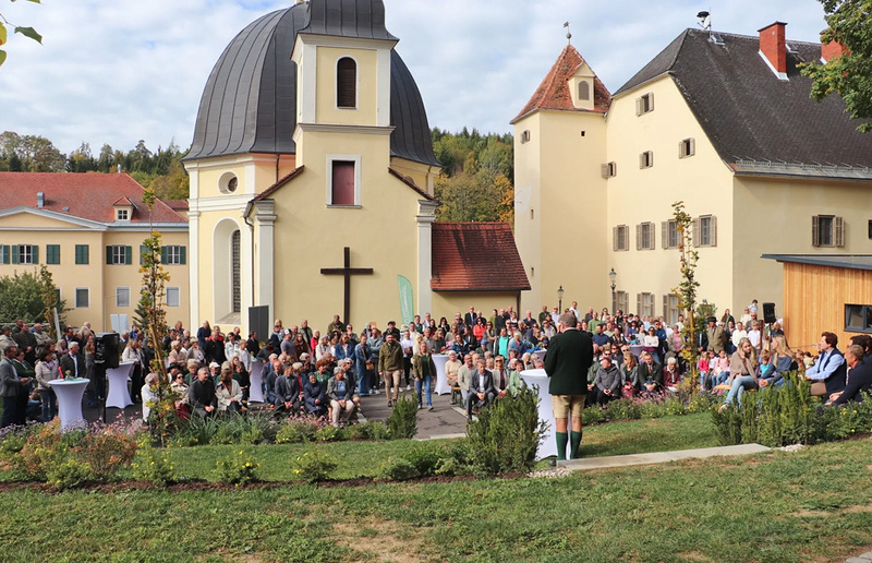 Der Kraftort wurde am 11. Oktober 2026 feierlich eröffnet.