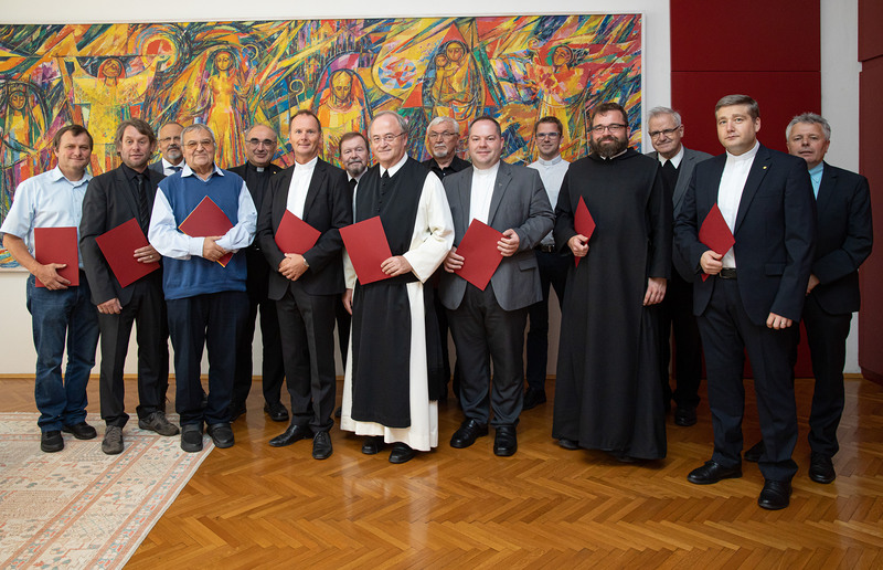 Sonntagsblatt, Ernst Zerche Pfarrdekretsverleihung durch Bischof Wilhelm Krautwaschl im Bischöflichen Ordinariat.