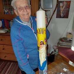 Osterkerze, gestaltet von Anna Klaftenegger 