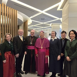 Die steirische Delegation mit Bischof Linus: Gerlinde Paar (Diözesanrat), Christian Brunnthaler (Arbeitskreis), Sr. Roswitha Bauer (Diözesanrat), Stephan Kim (Priester), Seraphina Park (Arbeitskreis)