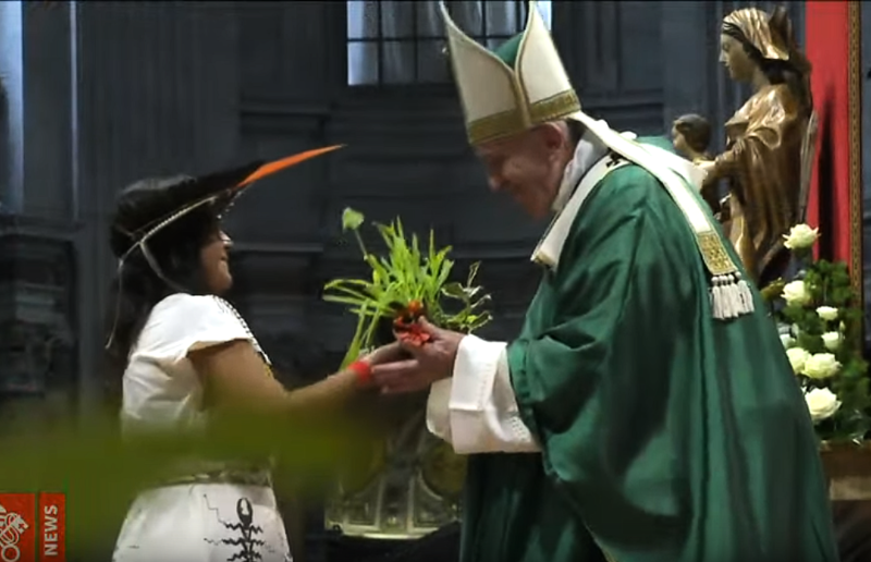Gabenbereitung beim Abschlussgottesdienst der Synode. Eine Aufzeichnung des Gottes