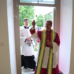 Festmesse und Segnung des neu renovierten Pfarrhofes in Dobl mit Weihbischof Johannes Freitag.
