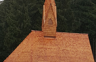 Aus Anlass '100 Jahre Forstverwaltung Wasserberg'  (2012) hat das Stift Heiligenkreuz am Ingeringsee in der Nähe von Gaal die Kapelle zum Innehalten in den Jahren danach errichtet