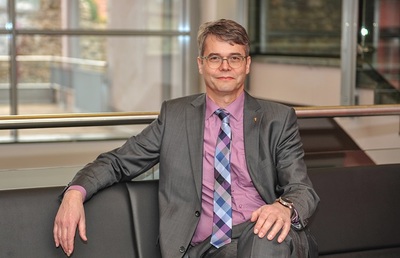 'Hier geschieht etwas Reformatorisches: Die Fragen des Glaubens werden ins Gespräch gebracht von Menschen, die im Blickpunkt der Öffentlichkeit stehen,' freut sich Superintendent Wolfang Rehner über die Veranstaltungsreihe 'Reden über Glauben'.