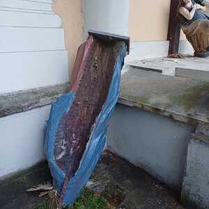 Vandalismus-Schaden an einer Figur in Deutschlandsberg