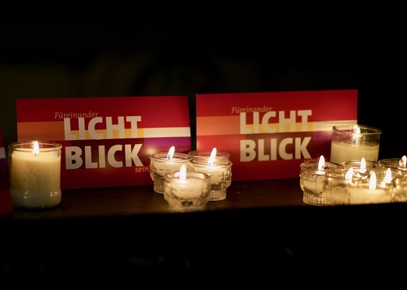 Viktor Andriichenko Mit Postkarten oder Online-Botschaften können Menschen ihre persönlichen Lichtblicke verschicken.