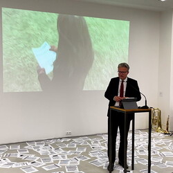 Er?ffnung des Spiegelgitterhauses Gleisdorf (Sammlung Wolf) durch B?rgermeister Christoph Stark, Landeshauptmann Christopher Drexler und Di?zesanbischof Wilhelm Krautwaschl.Laudatio: Walter Pr?gger,Einf?hrung in die Ausstellung 'WENDEZEITEN/ZEITENW