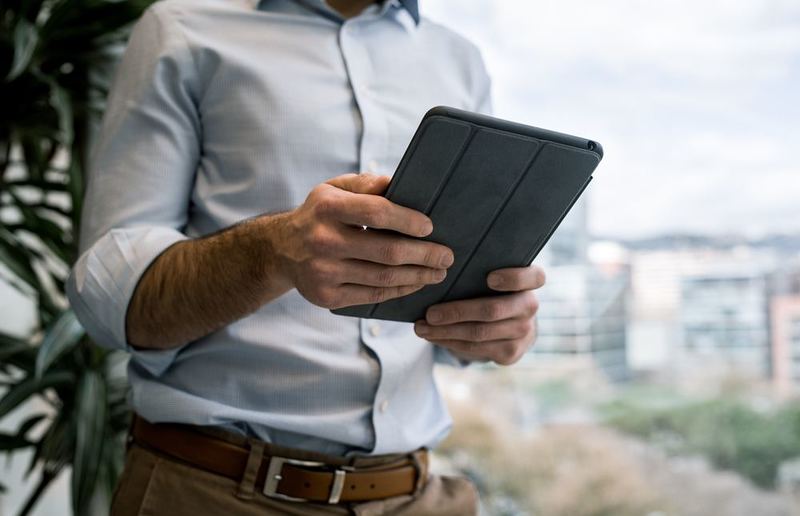 Auch am Tablet top: unsere neue Website / Tyler Franta / Unsplash.com