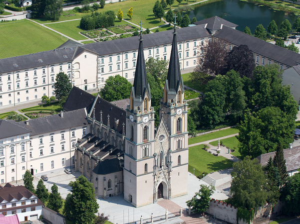 Katholische Kirche Steiermark / Harry Schiffer Bis heute ist das Stift Admont nicht nur ein aktives Benediktinerkloster, sondern auch ein bedeutendes Zentrum für Seelsorge, Kultur, Bildung und Kunst.