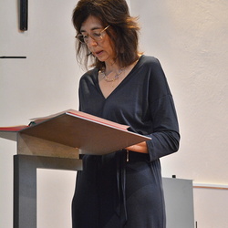 Heute Lektorin, ansonsten unsere Pfarrsekretärin, Gabriele Höfner