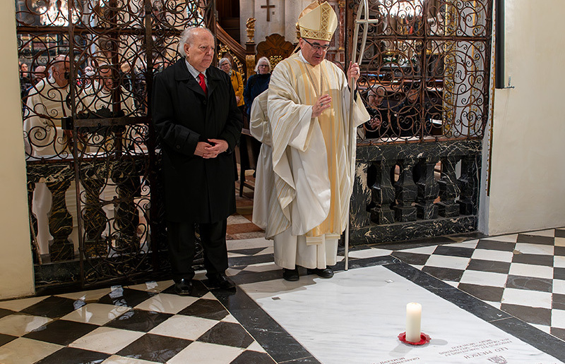 Foto Christian Brunnthaler In der Kapelle mit der Bischofsgruft des Grazer Doms