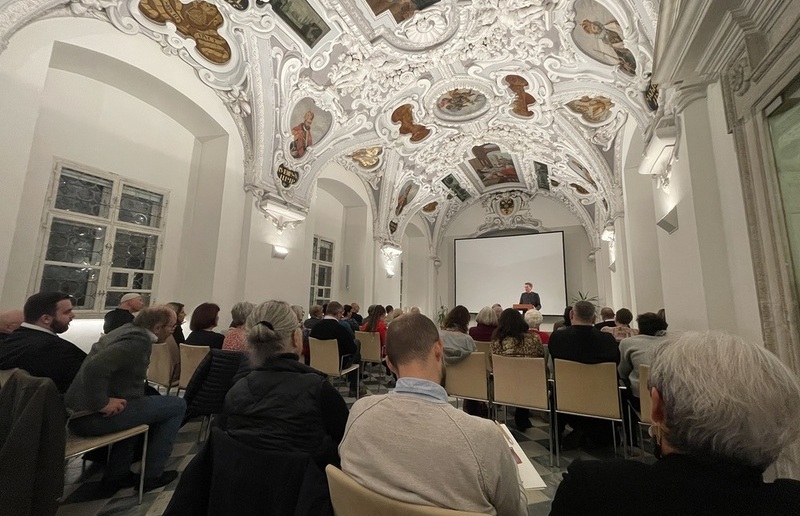 Symposium in St. Lambrecht / Katholische Kirche Steiermark Im herrlichen Kaisersaal des Stiftes St. Lambrecht beschäftigte man sich mehrere Tage mit dem benediktinischen Dreiklang.