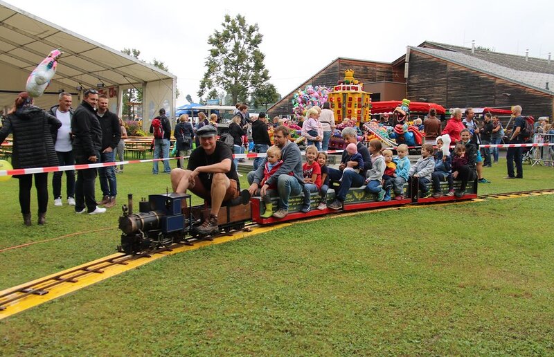 Nur eine von vielen Attraktionen beim Familienzeltfest in Kainbach: der Dampfzug.