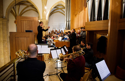Stadtpfarrorganistin Andrea Fournier leitet die Kirchenmusik. Neben der Liturgiegestaltung werden auch regelmäßig Chor- und Instrumentalkonzerte veranstaltet. 
