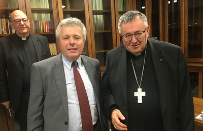 Christian Leibnitz, Erich Hohl und Kardinal Vinko Puljic kamen vor allem über die Situation von Flüchtlingen in Bosnien und Herzegowina ins Gespräch.