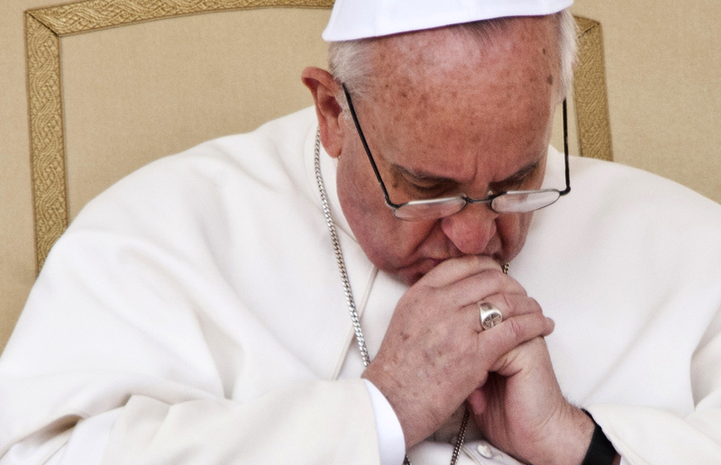 Mazur, catholicnews.co.uk | CC BY-NC-ND 2.0 Papst Franziskus musste wegen einer schweren Bronchitis behandelt werden.