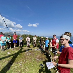 Die Bergmesse am Bremstein wurde mitgestaltet von der Ortsmusikkapelle und der Bergrettung Mautern.