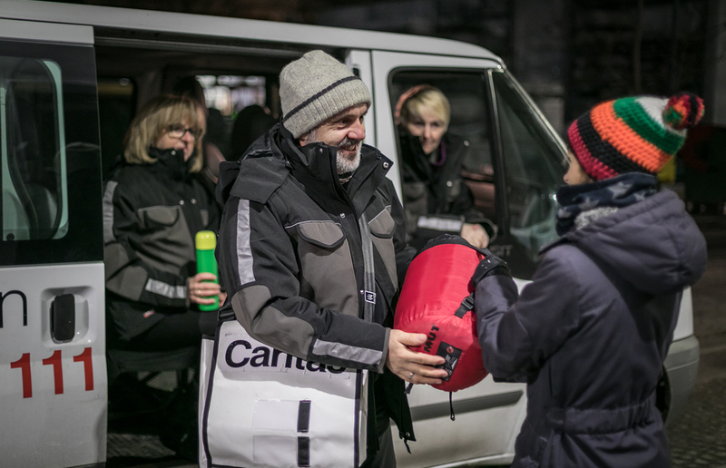 Die Hilfsleistungen des „Caritas-Kältetelefon“ sind eine wichtige Nothilfe für obdachlose Personen in kalten Winternächten.