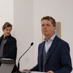 Er?ffnung des Spiegelgitterhauses Gleisdorf (Sammlung Wolf) durch B?rgermeister Christoph Stark, Landeshauptmann Christopher Drexler und Di?zesanbischof Wilhelm Krautwaschl.Laudatio: Walter Pr?gger,Einf?hrung in die Ausstellung 'WENDEZEITEN/ZEITENW