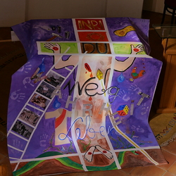 Das Fastentuch der Stationskaplanei Hönigtal wurde von den Firmlingen Anja Strableg und Lorenz Rath gestaltet.