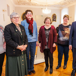 Helene Neuherz, Stefanie Fischer - Vorsitzende, Claudia Hofer, Franziska Waltersdorfer, Brigitte Robnik und Msgr. Franz Neumüller,Geistlicher Assistent; nicht im Bild: Urike Kornberger