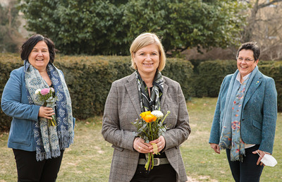 Christiane Sprung-Zarfl (Mitte) leitet ab sofort das IFP - am Bild mit ihrer Vorgängerin Astrid Polz-Watzenig (links) und Anna Hollwöger (rechts).