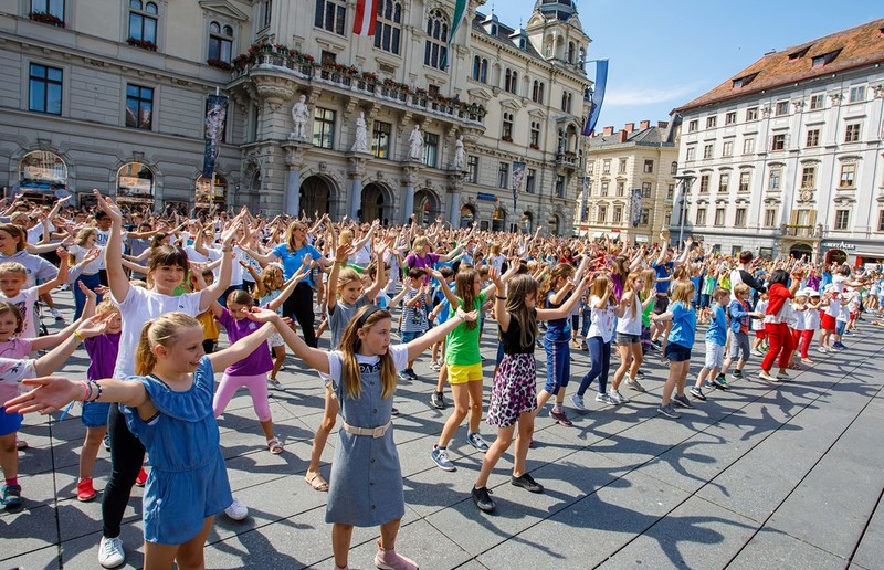 Über 1100 Schülerinnen und Schüler nahmen am Flashmob am Grazer Hauptplatz teil.