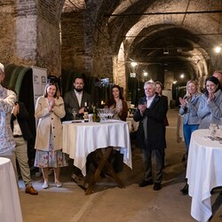 Bischöfliches Weingut in Seggau stiftet Jubiläumswein anlässlich 100 Jahre Caritas.