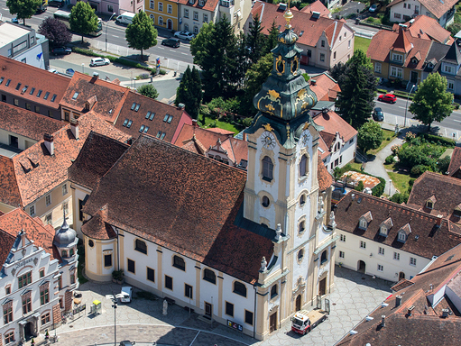 Harry Schiffer Photodesign, Harry Schiffer Die Hartberger Stadtpfarrkirche wurde 1157 auf den Ruinen eines römerzeitlichen Gebäudes errichtet.