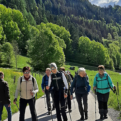 10 Pfarren machen eine Wallfahrt nach Mariapfarr im Lungau.
