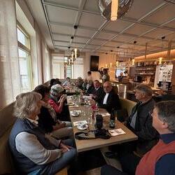 Austausch mit den Mesner:innen im 'Lieblingsplatz´l' in Lassing