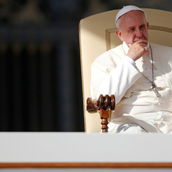 Papst Franziskus bei seiner Generalaudienz am 30. Oktober 2013 auf dem Petersplatz in Rom.