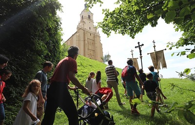 'Auf diesen Felsen kann ich meine Familie bauen!' Unter diesem Motto machten sich rund 200 Familien auf nach Pöllau. 