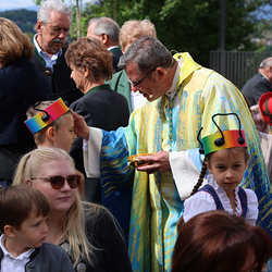 Festmesse und Segnung des neu renovierten Pfarrhofes in Dobl mit Weihbischof Johannes Freitag.