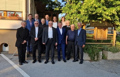 Gute Stimmung beim Abschlusstreffen zur Sanierung der Erzdiözese Marburg.