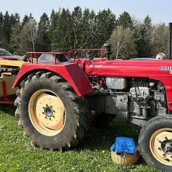 Die TOBELBADER kamen mit Traktor und Anhänger!