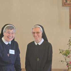 Sr. Petra Rosenberger (links) und Sr. Loreta Lekaj (rechts)