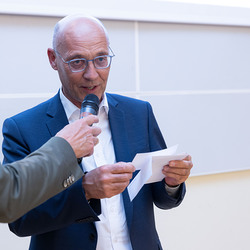 Gerd Neuhold, Sonntagsblatt