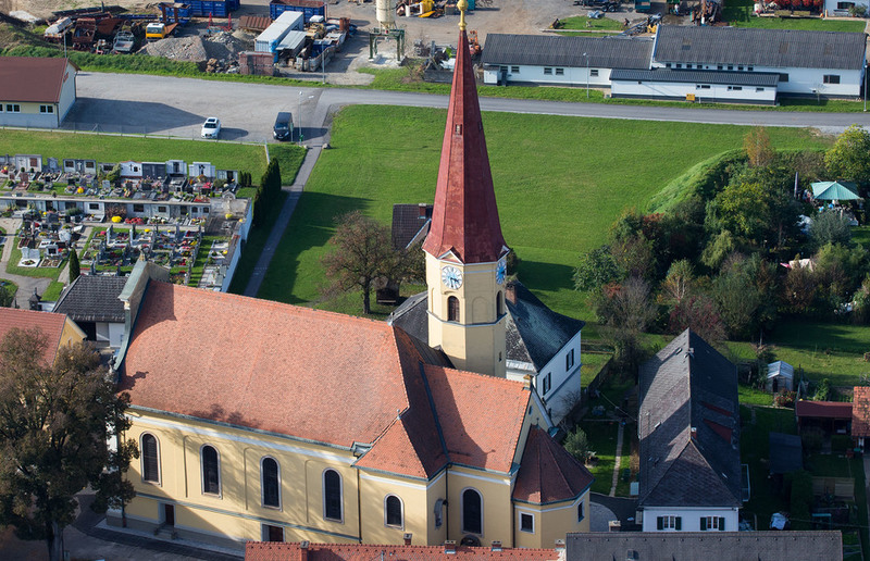Harry Schiffer, Katholische Kirche Steiermark Die Pfarrkirche Wundschuh besitzt einen neuen Altar in Form eines Schiffes als Symbol für eine Kirche, die unterwegs ist mit den Menschen.