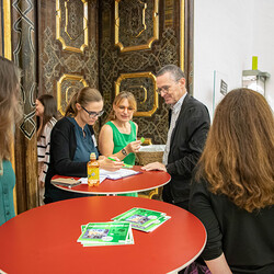 Seit 1998 leitet Christa Wiener-Pucher die Hörbibliothek in Graz.