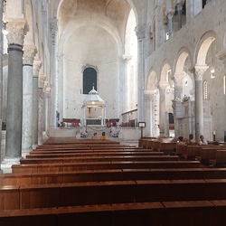 Innenraum der Kathedrale San Sabino