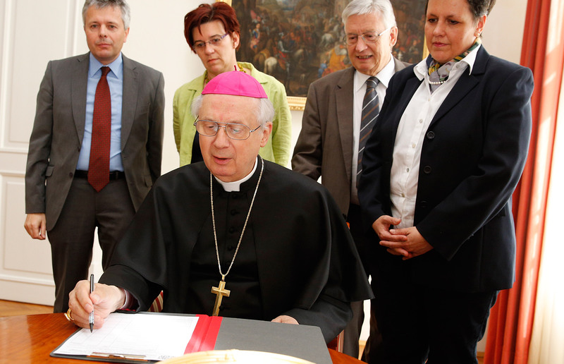 KA-Generalsekretär Erich Hohl, EA Vorsitzende des AK 'Umfassender Schutz des Lebens - aktion leben' Elisabeth Kapper-Weidinger, Diözesanbischof Egon Kapellari, KA-Präsident Bernhard Rebernik, Lebensschutzbeauftragte Anna Hollwöger / Sonntagsblatt