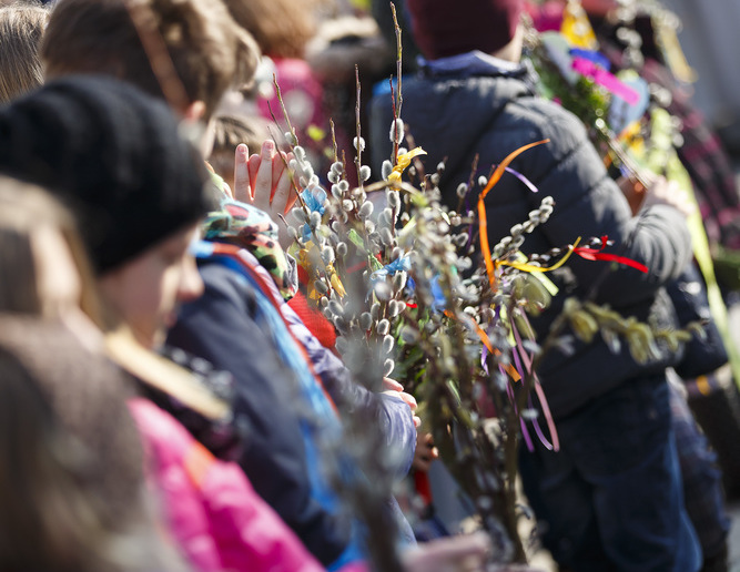 Zu Beginn der Karwoche werden am Palmsonntag die Palmbuschen geweiht.