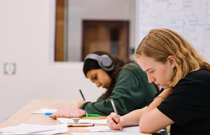 Jeswin Thomas, Unsplash Ab der 9. Schulstufe gibt es ab diesem Schuljahr Ethikunterricht für alle, die nicht am Religionsunterricht teilnehmen.