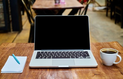 Die Software ChatGPT wirft die provokante Frage auf: können Maschinen genauso gut texten wie Menschen?
