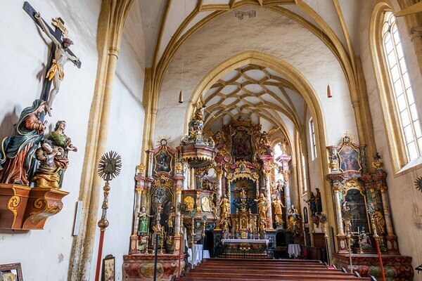 In der Dreifaltigkeitskirche befindet sich die älteste Orgel der Steiermark und eine der ältesten in Österreich. 